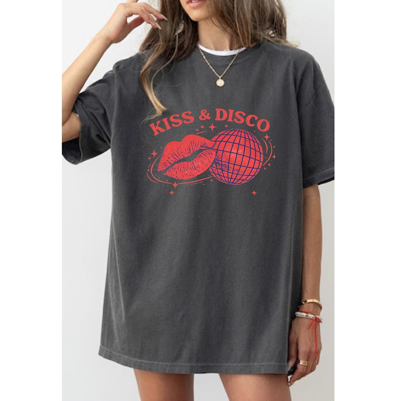 Retro Disco Lips Graphic T-Shirt – Funky Vintage Party Unisex Tee