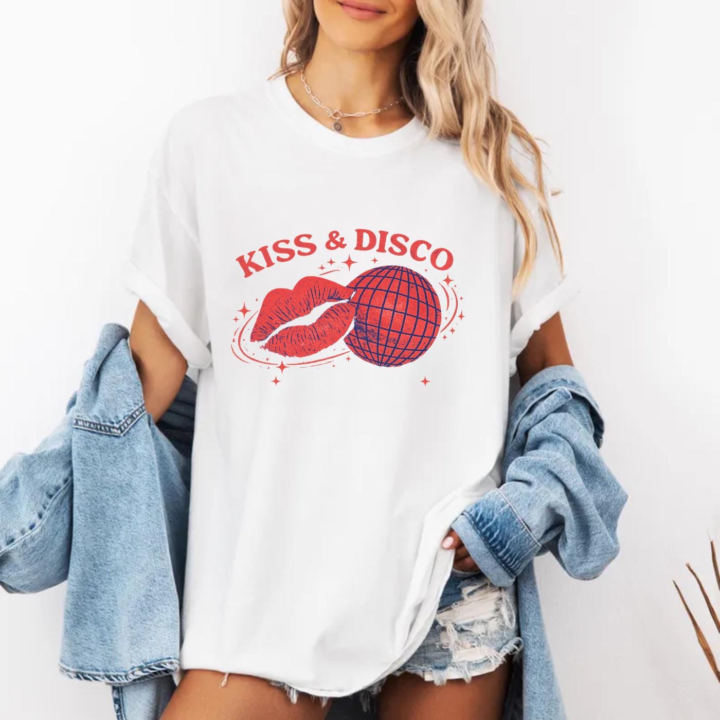 Retro Disco Lips Graphic T-Shirt – Funky Vintage Party Unisex Tee