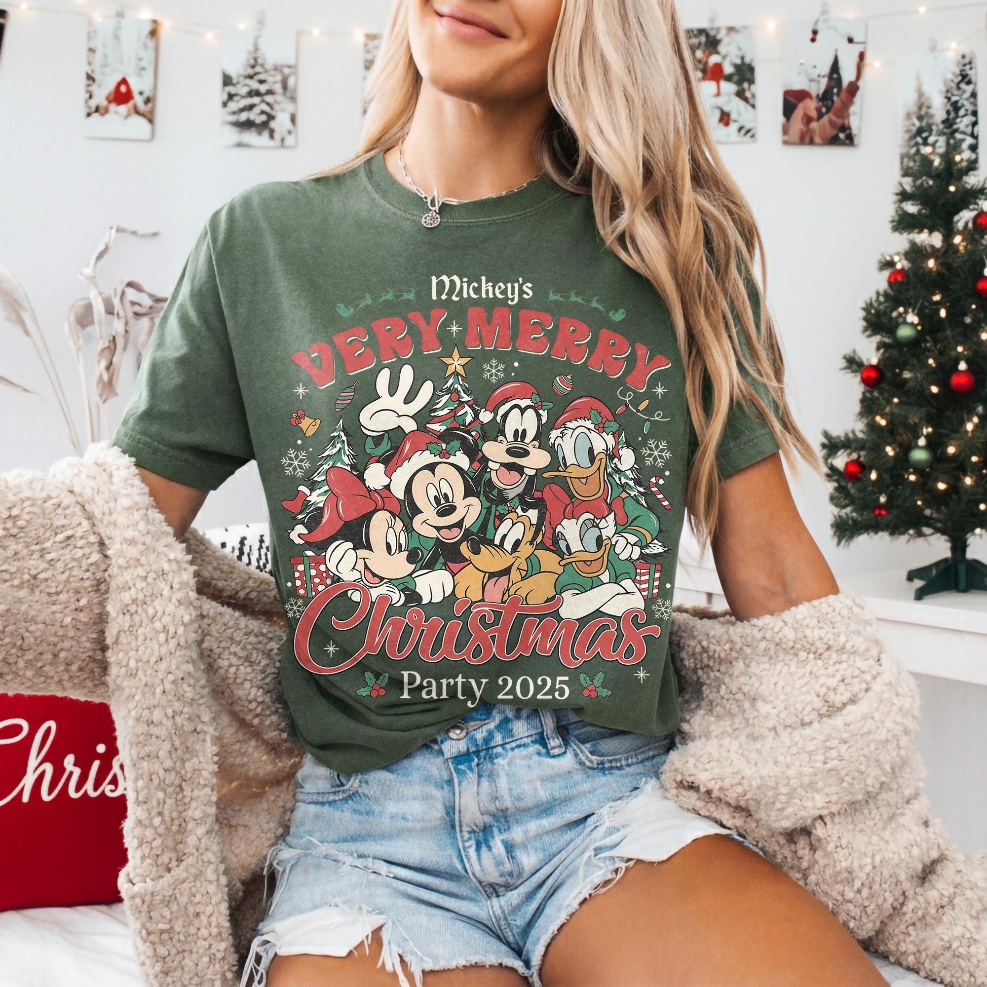 Retro Very Merry Christmas Party 2025 Shirt – Mouse and Friends Holiday Matching Tee – Vintage Family Christmas Shirt
