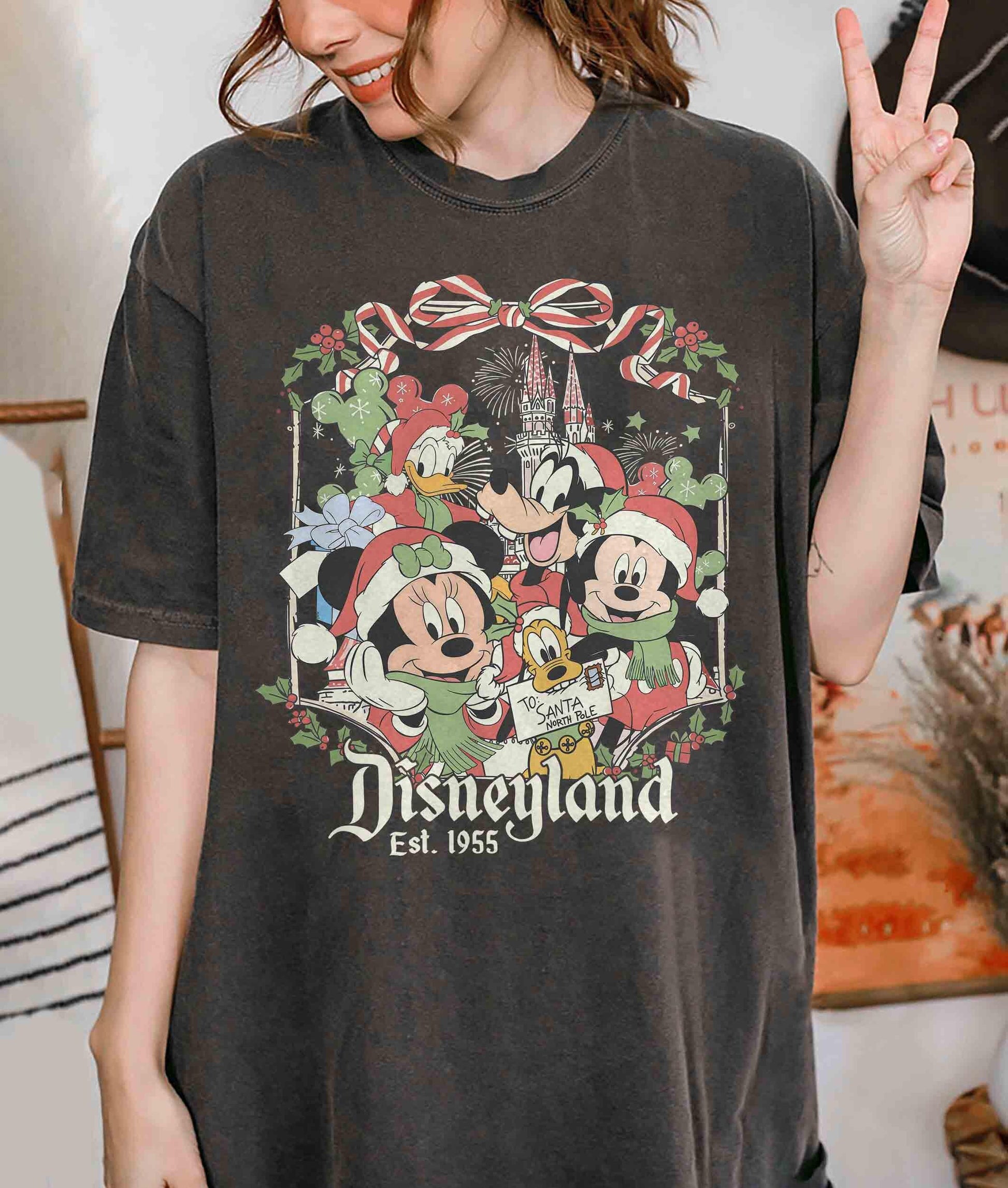 Retro Christmas Mouse Friends T-Shirt – Vintage Holiday Family Trip Graphic Tee