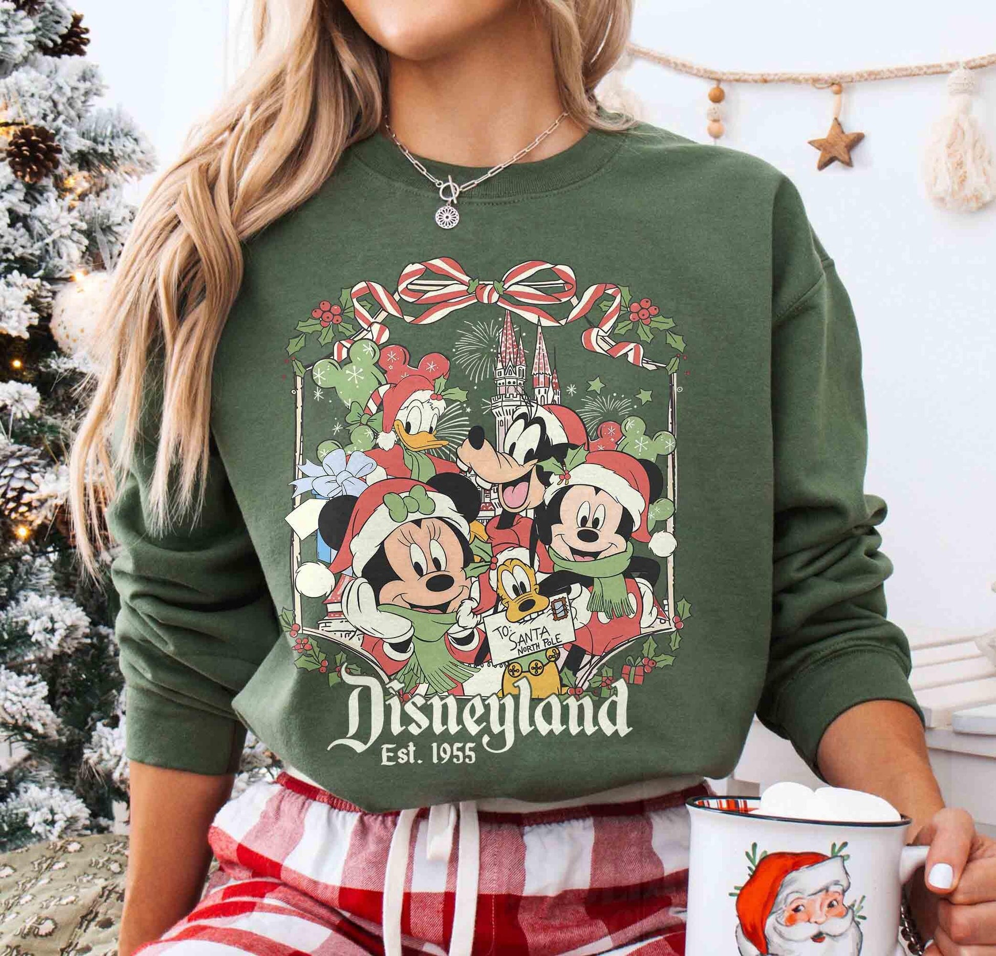 Retro Christmas Mouse Friends T-Shirt – Vintage Holiday Family Trip Graphic Tee