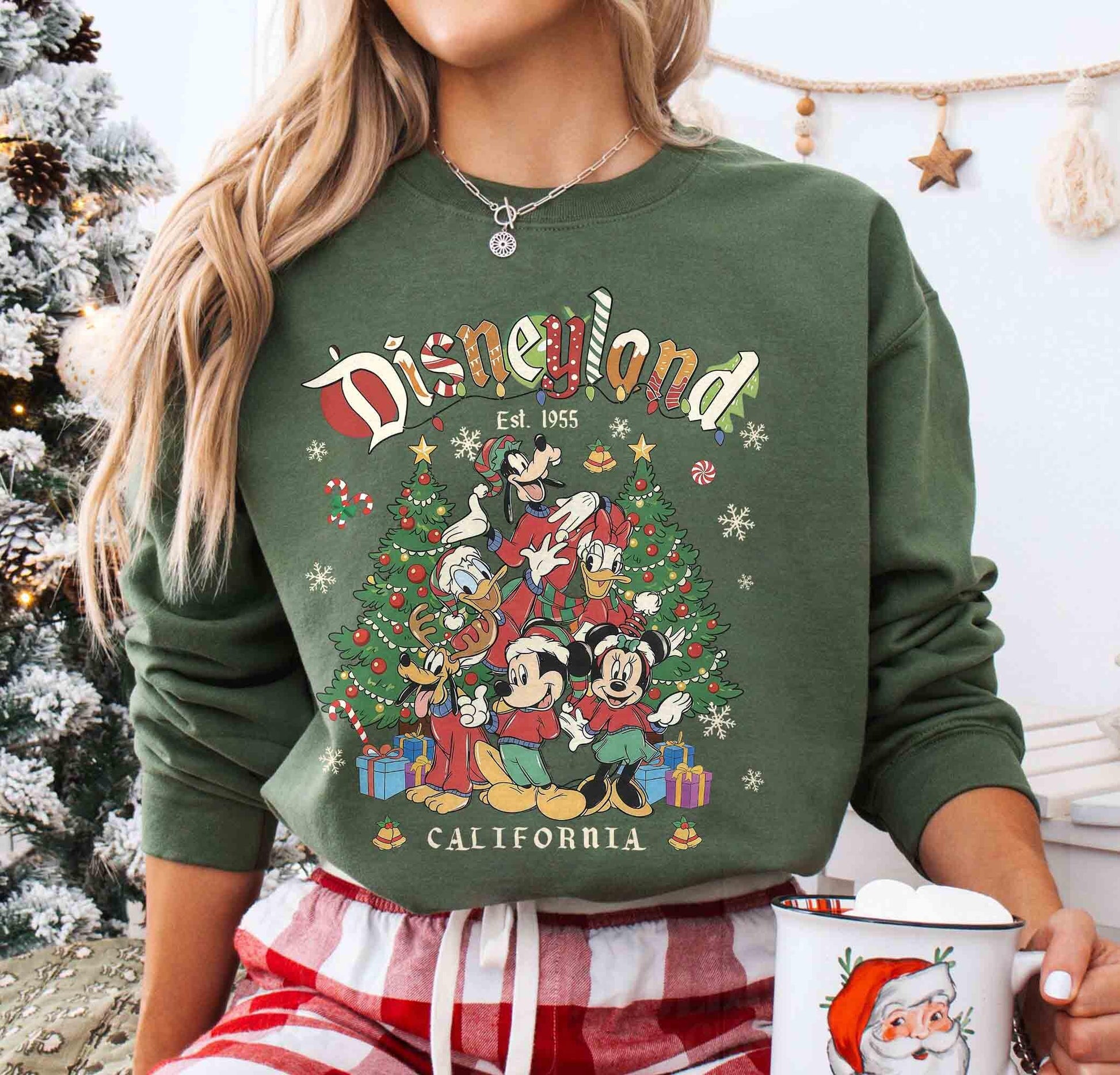 Vintage Holiday Family Trip T-Shirt – Retro Mouse Friends Christmas Matching Shirt