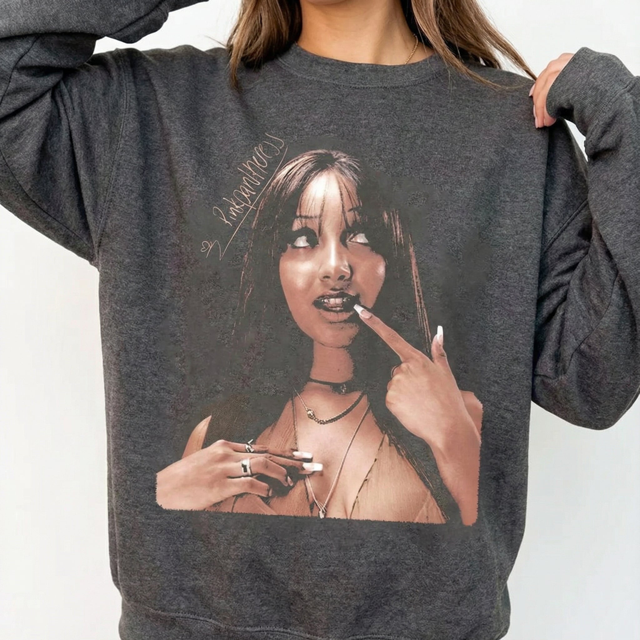 Retro PinkPantheress Pop Music Aesthetic Graphic T-Shirt – Vintage Y2K Style Tee