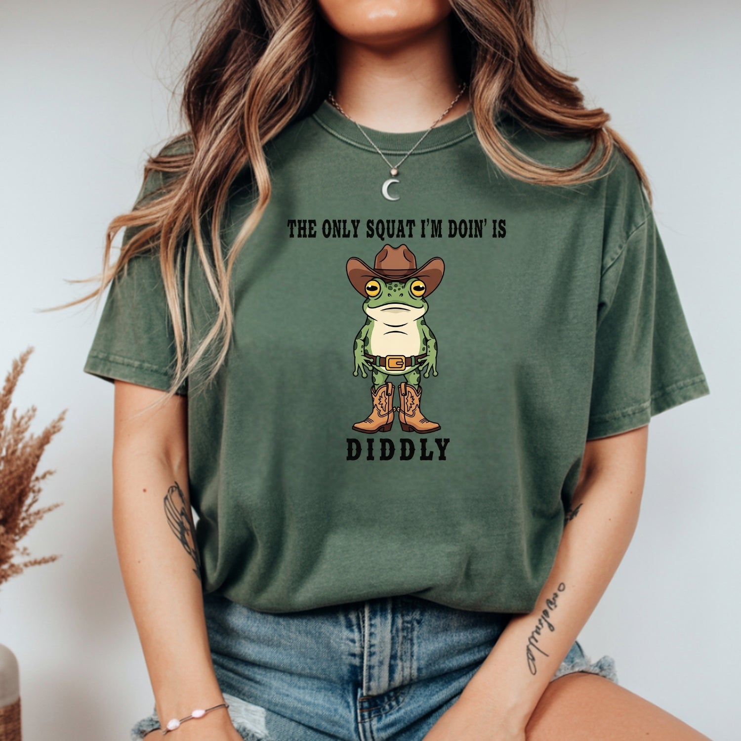 The Only Squat I'm Doin' Is Diddly T-Shirt – Funny Cowboy Frog Western Humor Shirt