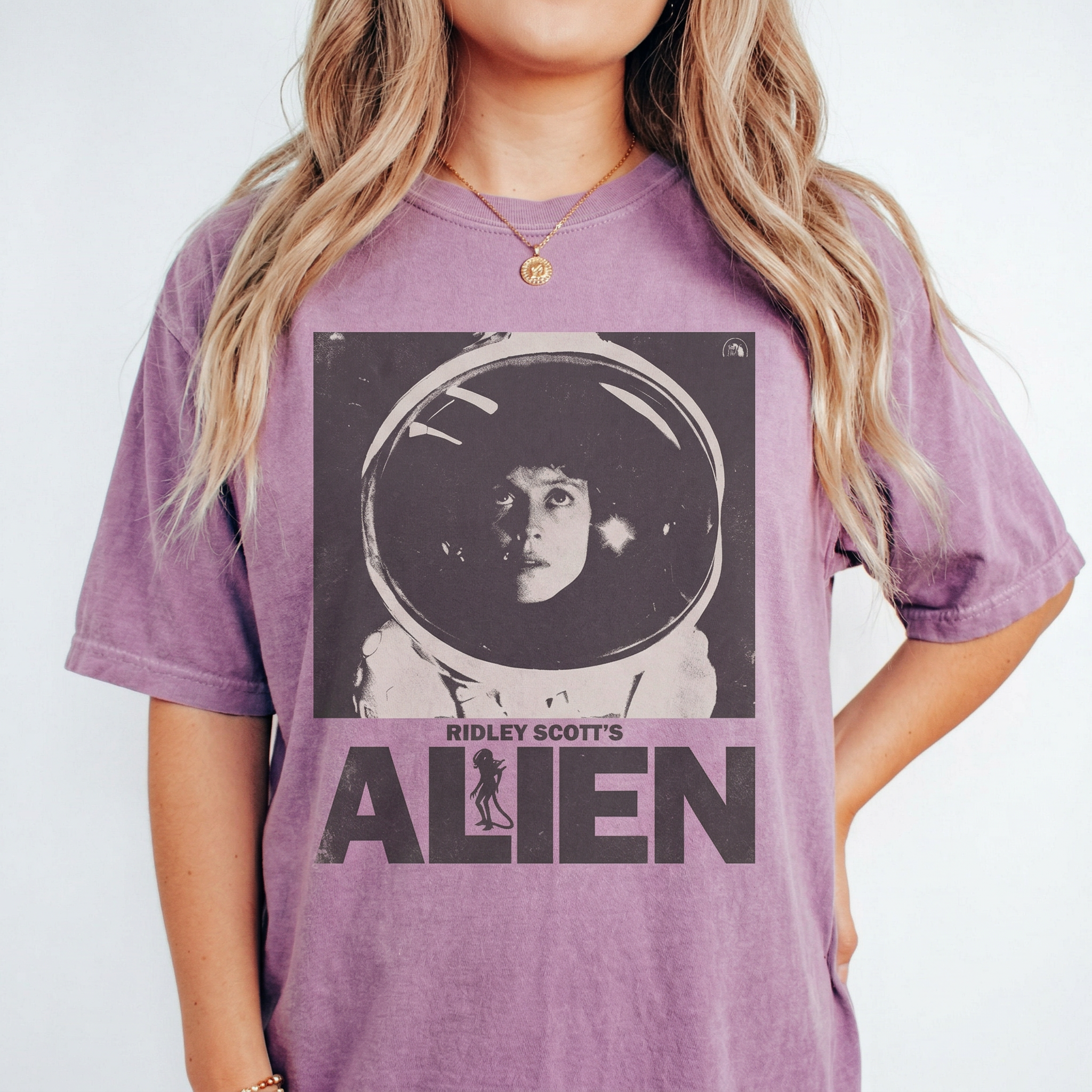 Vintage Alien Movie T-Shirt – Retro Sci-Fi Horror Graphic Tee