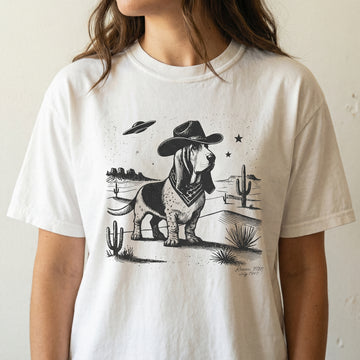 Vintage Basset Hound UFO Western T-Shirt – Retro Cowboy Dog Graphic Tee