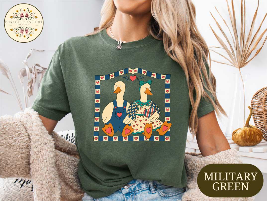 Cute Goose Graphic Crewneck Sweatshirt - Cozy Retro Animal Pullover