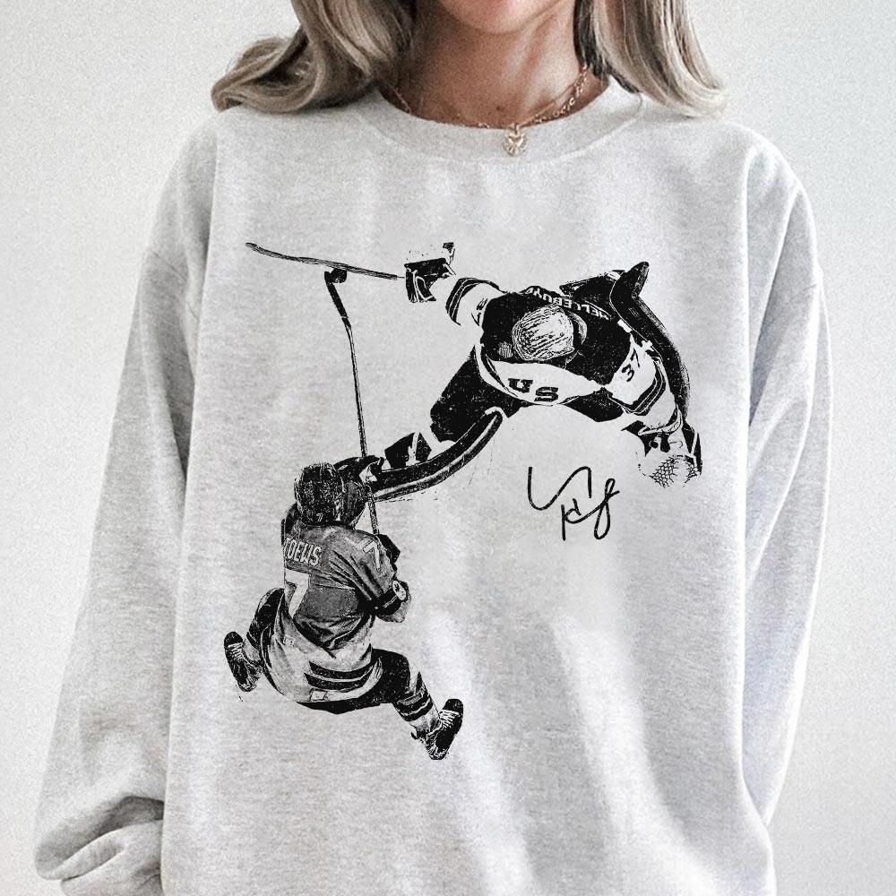 Vintage Hellebuyck Hockey Goalie Graphic T-Shirt – Retro Sports Fan Unisex Tee