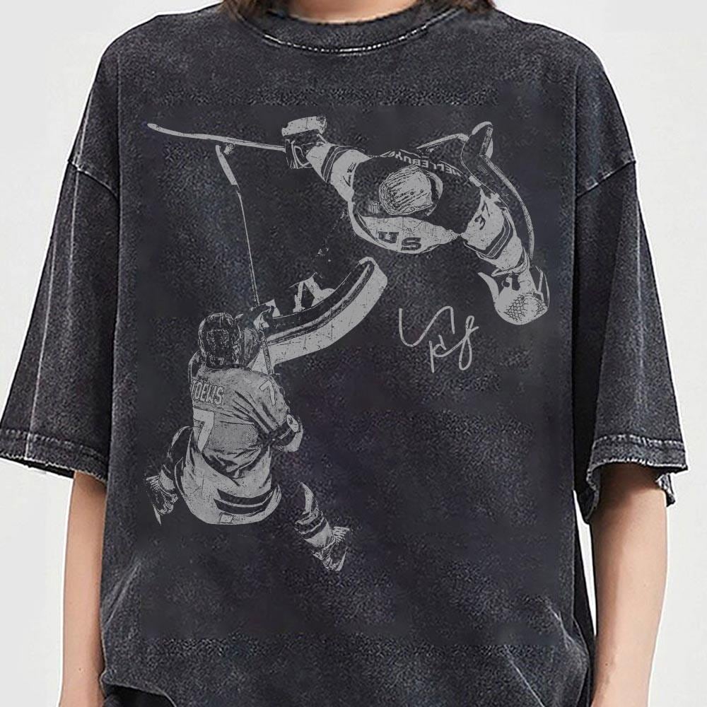 Vintage Hellebuyck Hockey Goalie Graphic T-Shirt – Retro Sports Fan Unisex Tee