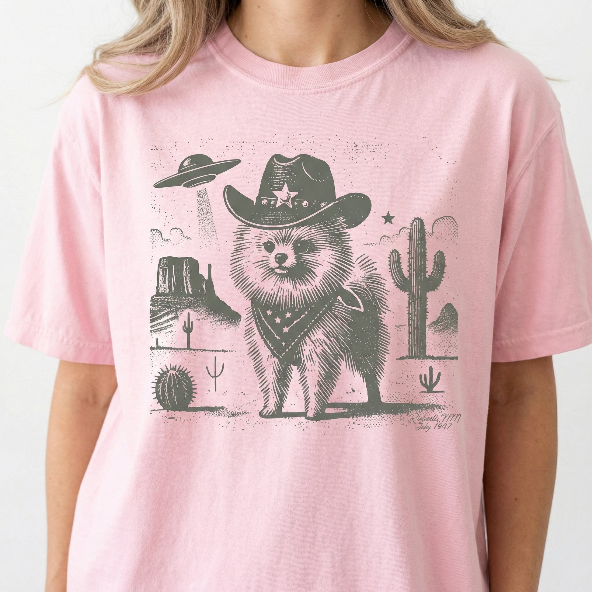Vintage Pomeranian UFO Western T-Shirt – Retro Cowboy Dog Graphic Tee
