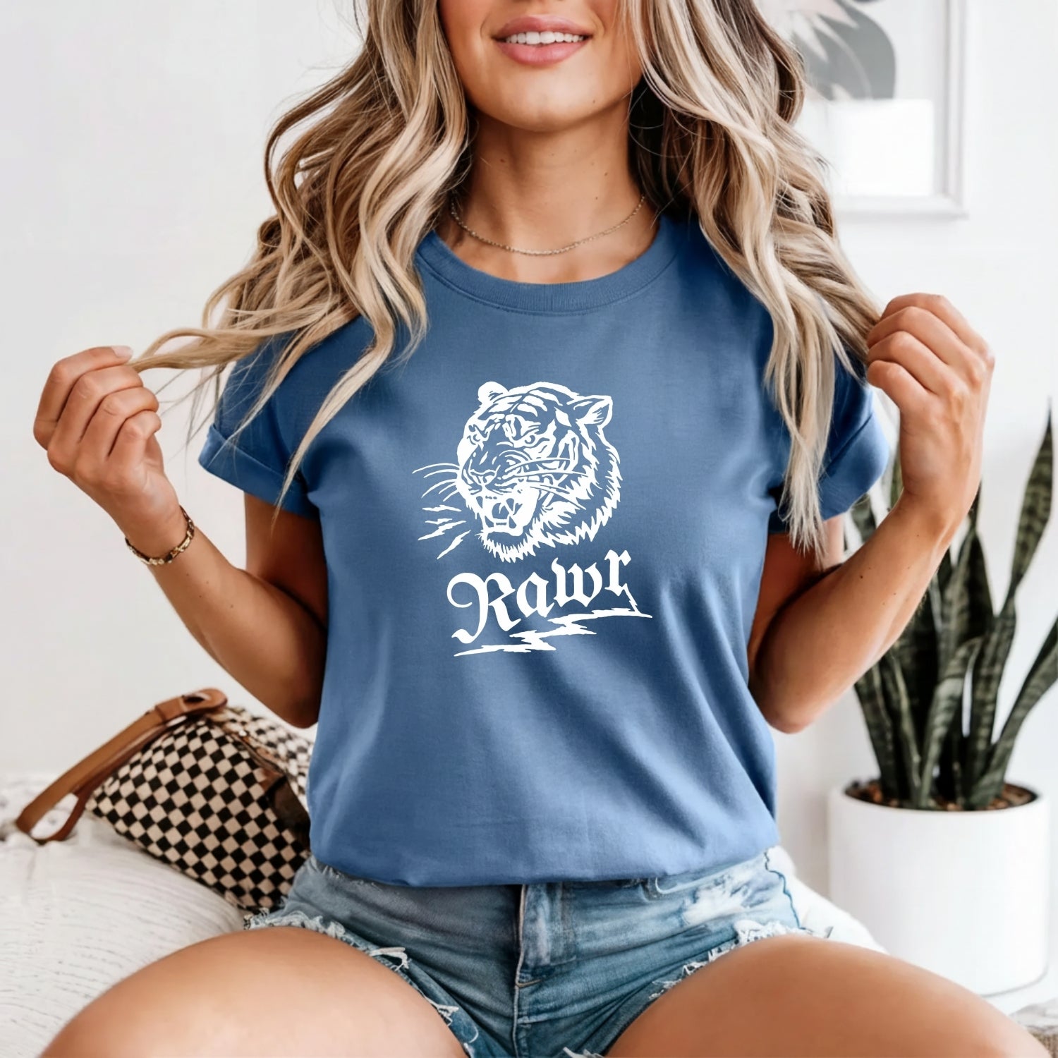 Vintage Rawr Roaring Tiger T-Shirt - Retro 90s Grunge Wild Animal Graphic Tee