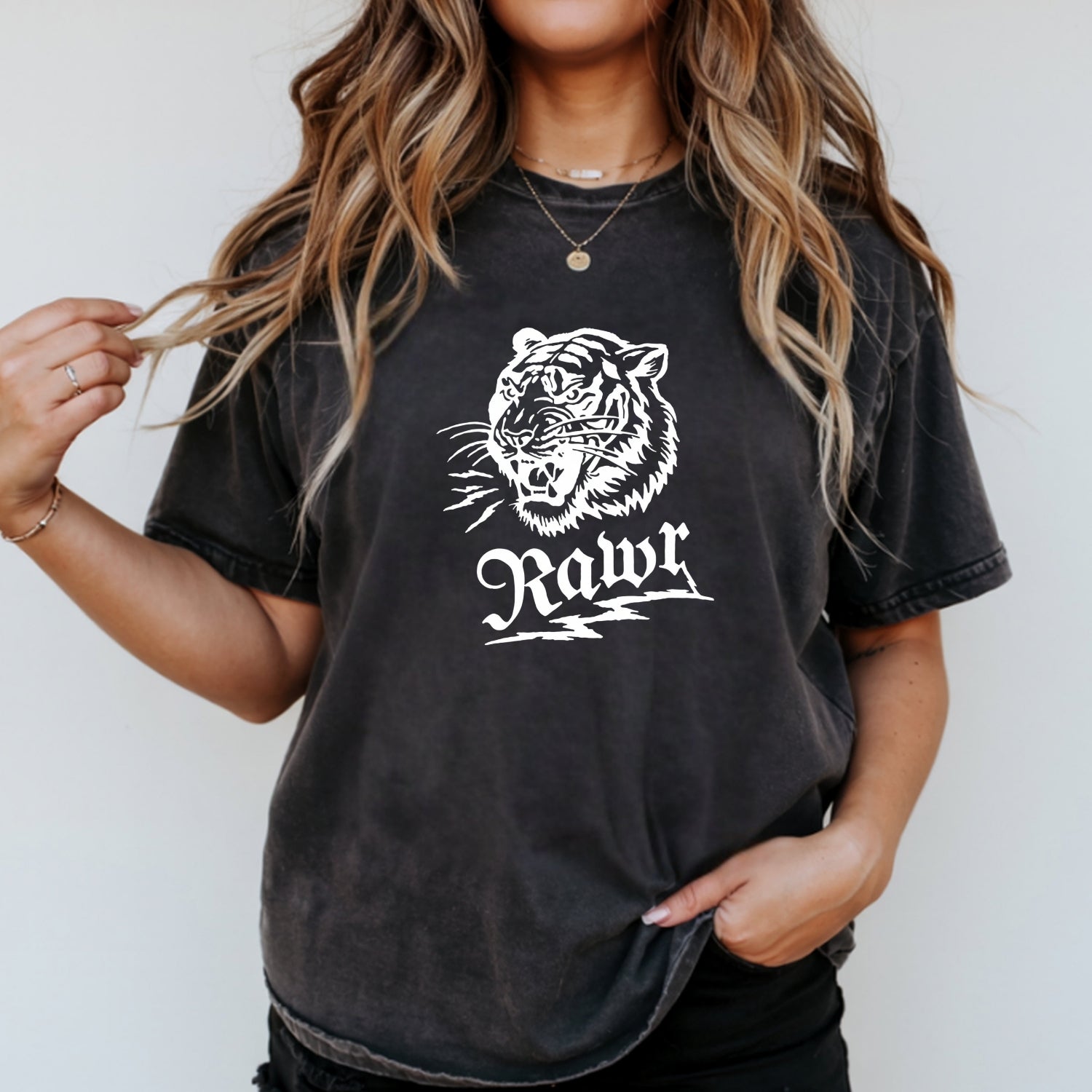Vintage Rawr Roaring Tiger T-Shirt - Retro 90s Grunge Wild Animal Graphic Tee