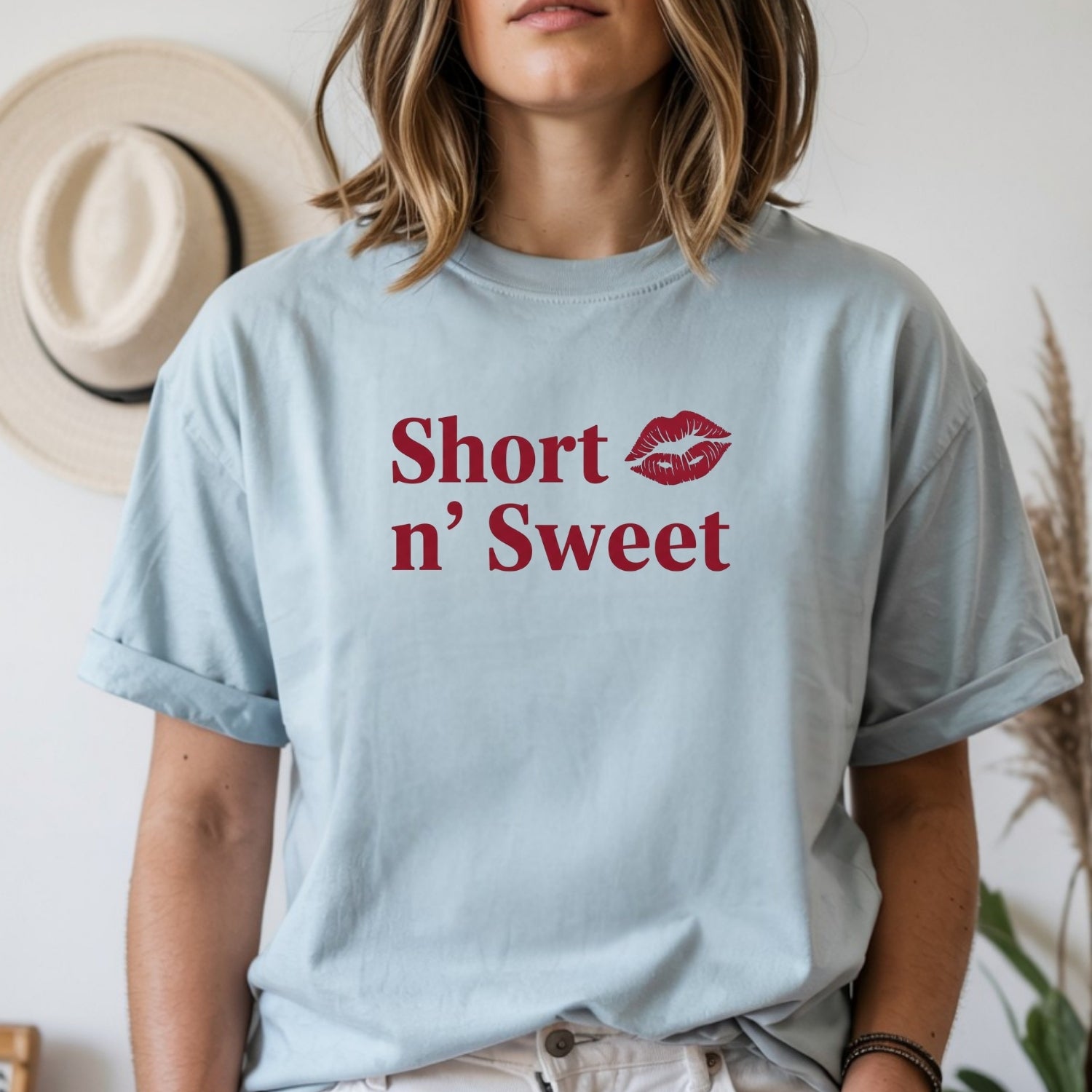 Vintage Style Shoulder Kiss Tee Cute Retro Graphic T-Shirt for Women