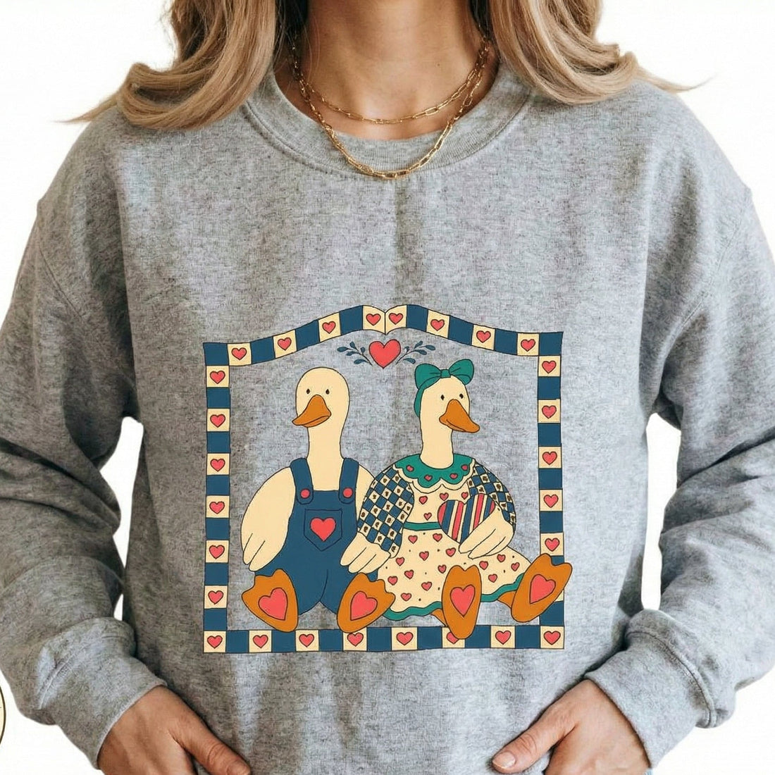 Cute Goose Graphic Crewneck Sweatshirt - Cozy Retro Animal Pullover