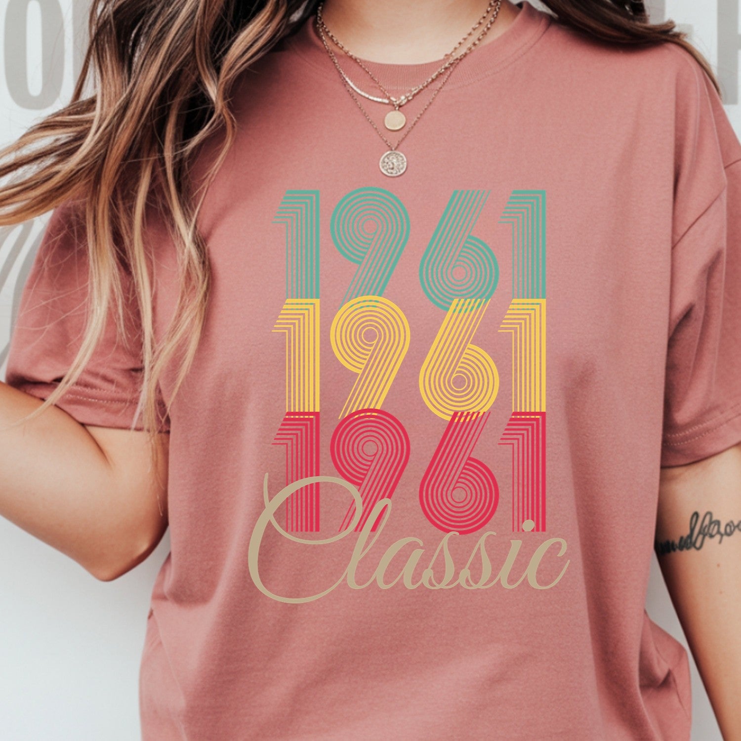 Vintage 1961 Classic T-Shirt – Retro Birthday Shirt, Vintage 1959 Gift for Men and Women 