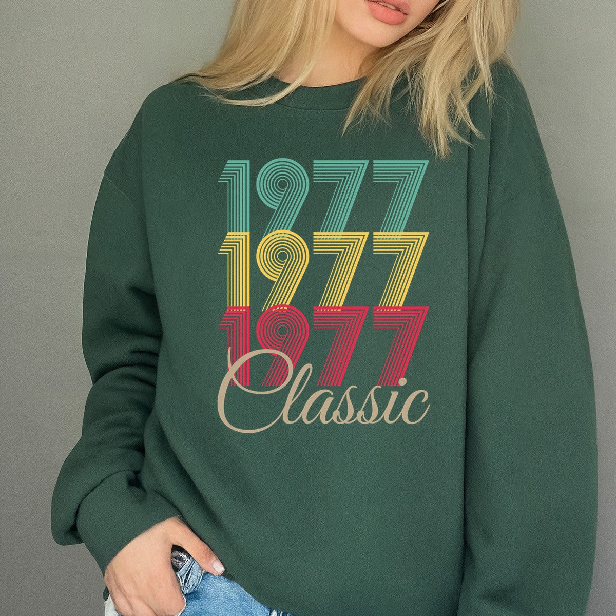 Vintage 1977 Classic T-Shirt – Retro Birthday Shirt, Vintage 1959 Gift for Men and Women 